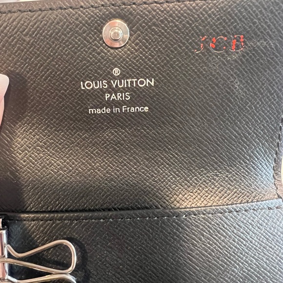 Louis Vuitton 6 Key Holder - Picture 10 of 14